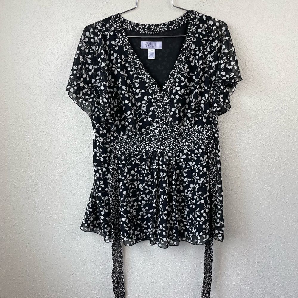 Nine & Co Black And White Short Sleeve Blouse Top Size 8 EUC
